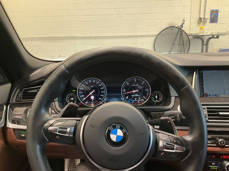 BMW 5er M550d xDrive 2016 – снимка 28