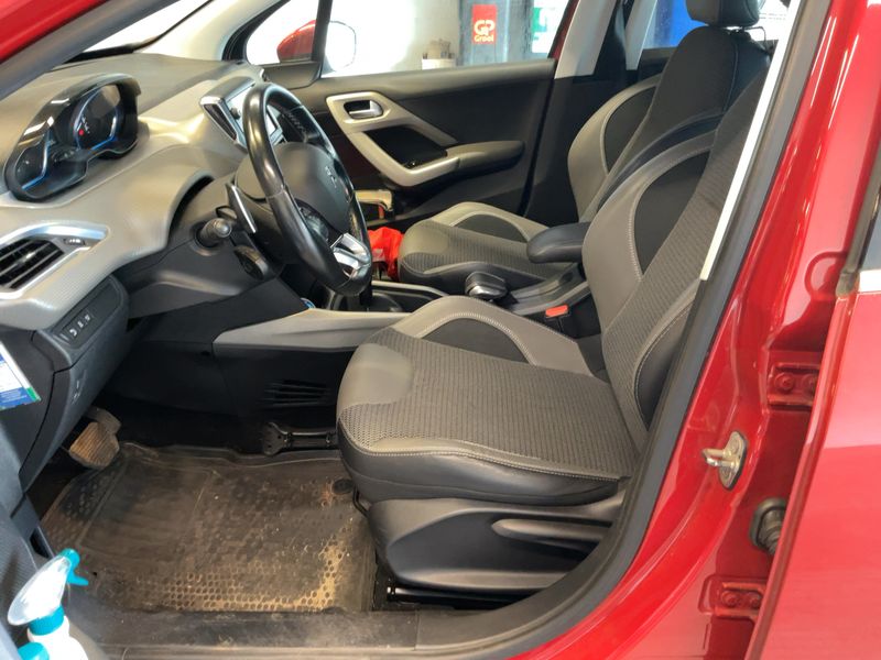 Peugeot 2008 1.2 VTi Allure 2017 – снимка 16