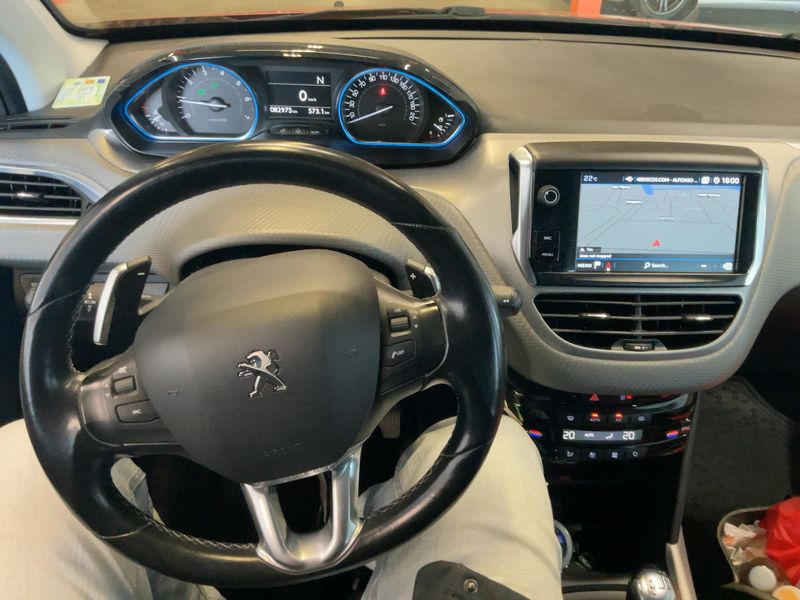 Peugeot 2008 1.2 VTi Allure 2017 – снимка 17
