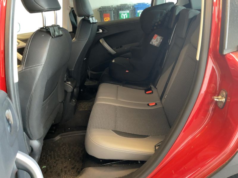 Peugeot 2008 1.2 VTi Allure 2017 – снимка 19