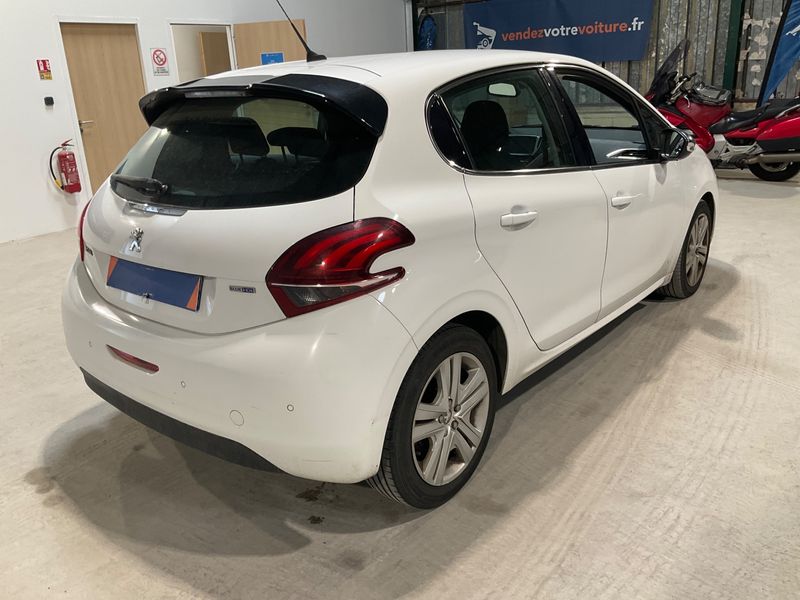 Peugeot 208 1.6 Blue-HDi Business Pack 2015 – снимка 2