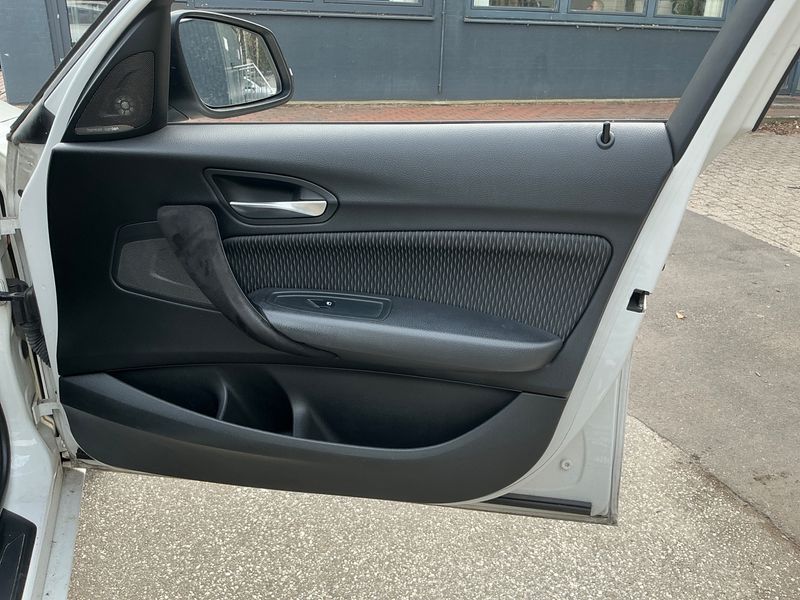 BMW 1er 120i Advantage 2015 – снимка 23