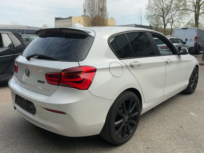 BMW 1er 120i Advantage 2015 – снимка 8