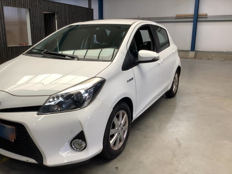 Toyota Yaris 1.5 Hybrid 2014 – снимка 2