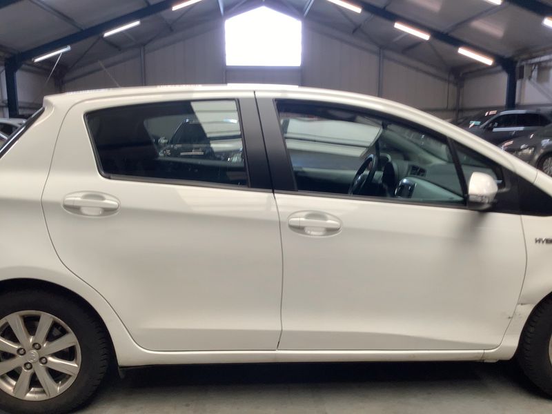 Toyota Yaris 1.5 Hybrid 2014 – снимка 10