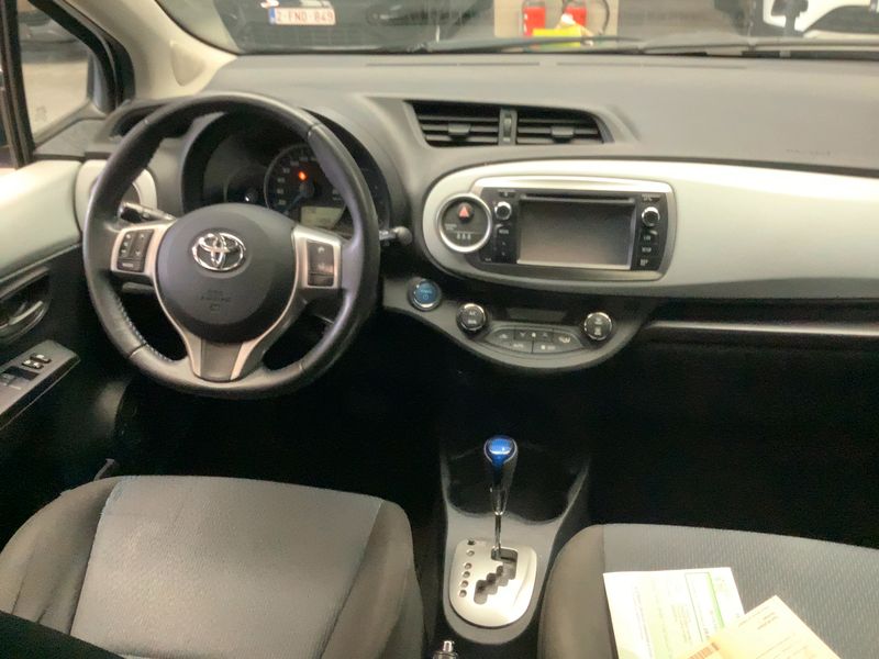 Toyota Yaris 1.5 Hybrid 2014 – снимка 17