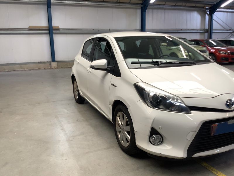 Toyota Yaris 1.5 Hybrid 2014 – снимка 12