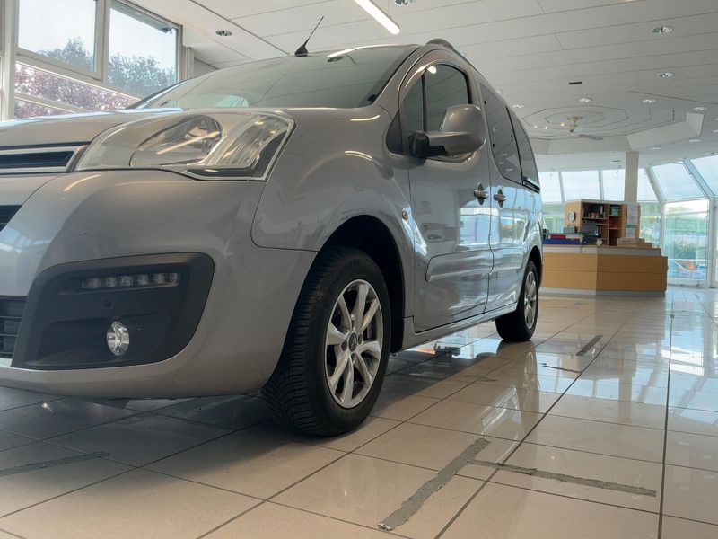 Citroen Berlingo 1.6 Blue-HDi Shine 2017 – снимка 2