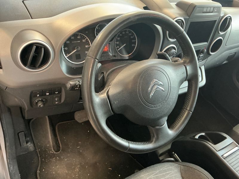 Citroen Berlingo 1.6 Blue-HDi Shine 2017 – снимка 22