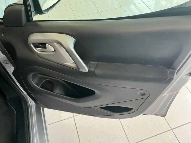 Citroen Berlingo 1.6 Blue-HDi Shine 2017 – снимка 26