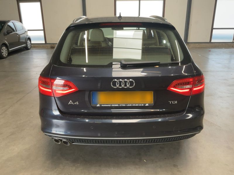 Audi A4 2.0 TDI Attraction 2014 – снимка 5