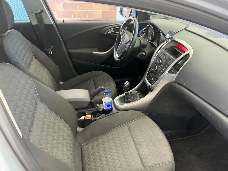 Opel Astra 1.4 Turbo Active 2013 – снимка 3