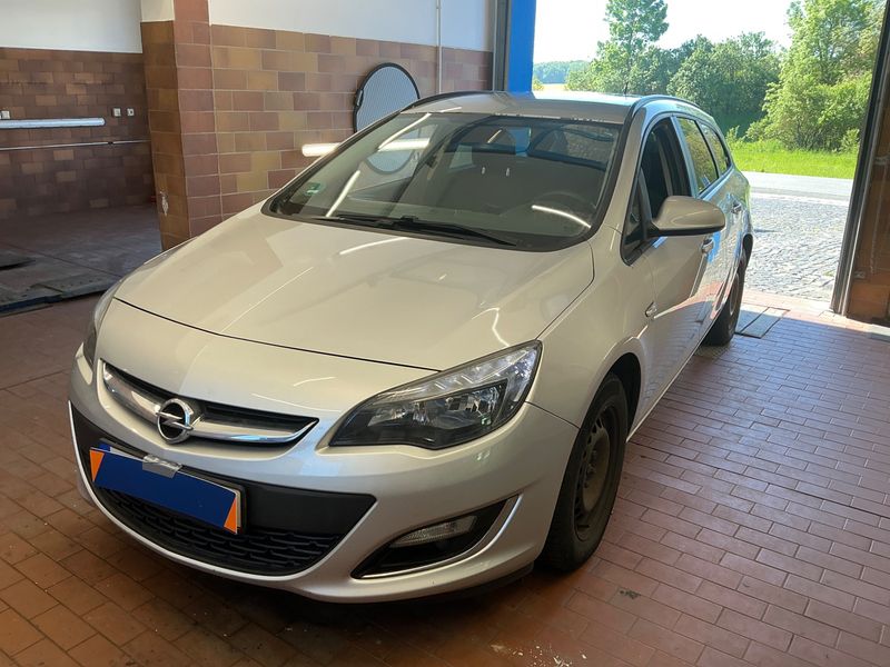 Opel Astra 1.4 Turbo Active 2013 – снимка 1