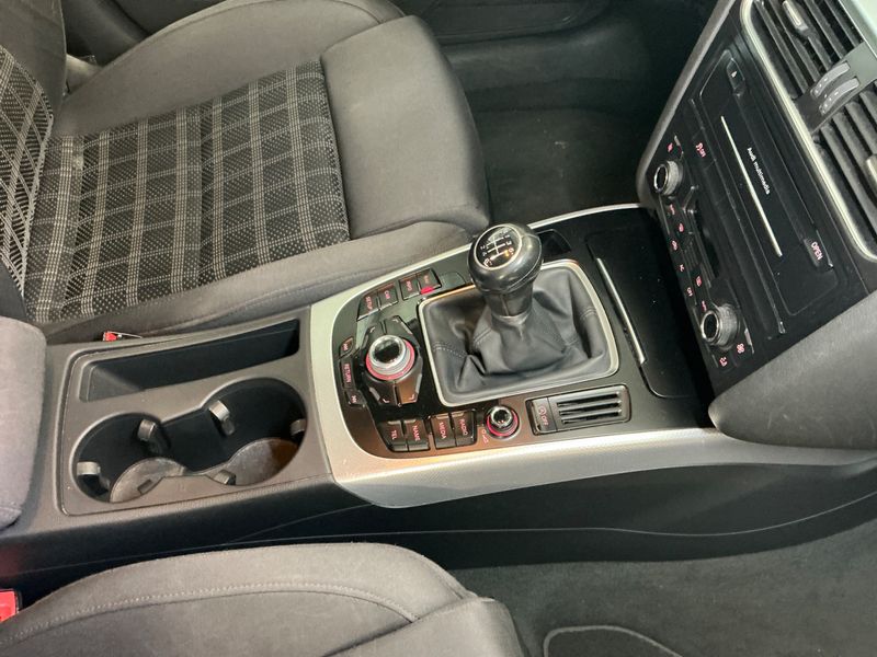 Audi A4 2.0 TDI Ambition 2011 – снимка 32