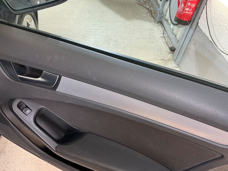 Audi A4 2.0 TDI Ambition 2011 – снимка 33