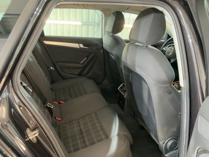 Audi A4 2.0 TDI Ambition 2011 – снимка 20