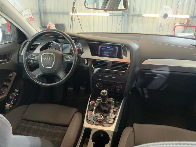 Audi A4 2.0 TDI Ambition 2011 – снимка 18