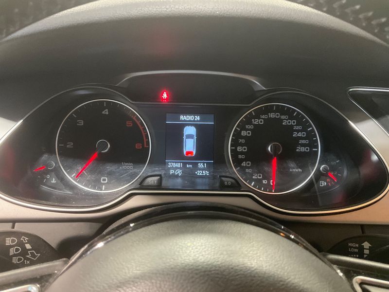 Audi A4 2.0 TDI Advanced 2013 – снимка 13