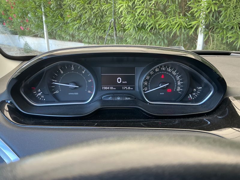 Peugeot 208 1.6 HDi Allure 2014 – снимка 4