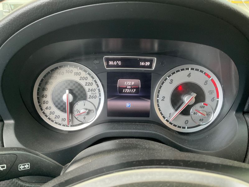 Mercedes-Benz A-Klasse A 180 CDI BlueEfficiency Urban 2013 – снимка 18