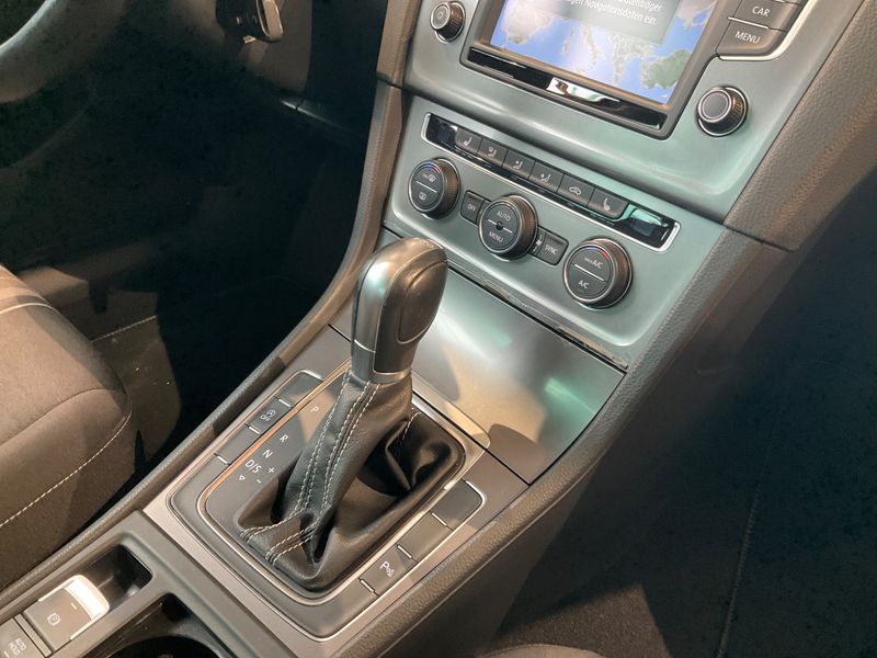 Volkswagen Golf VII 1.2 TSI Lounge BlueMotion Tech 2016 – снимка 27