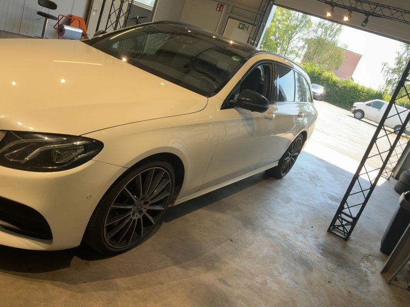 Mercedes-Benz E-Klasse E 400 d T 4Matic AMG Line 2019 – снимка 2