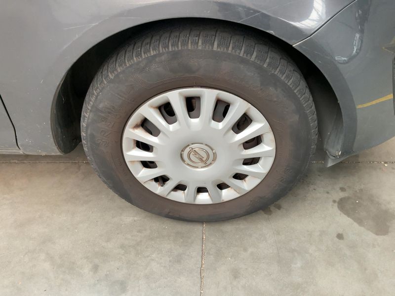 Opel Corsa 1.2 Selection 2013 – снимка 11