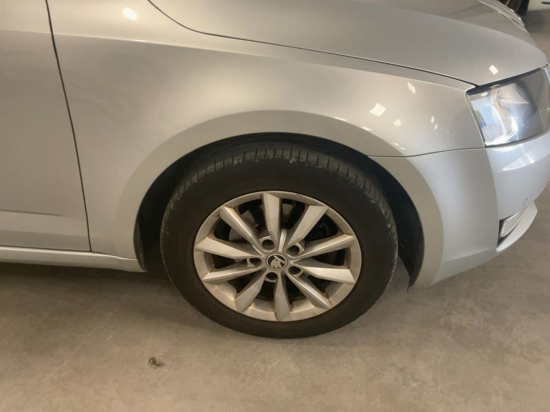 Skoda Octavia 1.6 TDI Ambition 2017 – снимка 11