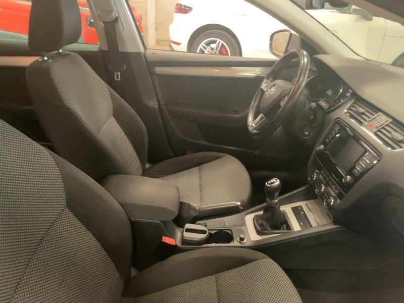 Skoda Octavia 1.6 TDI Ambition 2017 – снимка 16