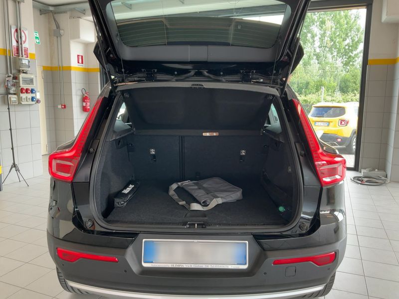 Volvo XC40 2.0 T4 Momentum AWD 2019 – снимка 15