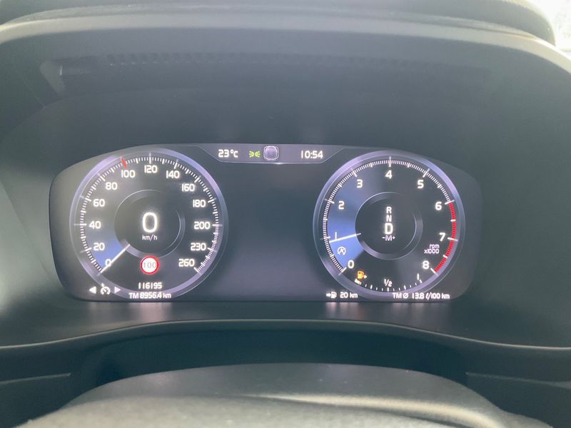 Volvo XC40 2.0 T4 Momentum AWD 2019 – снимка 18