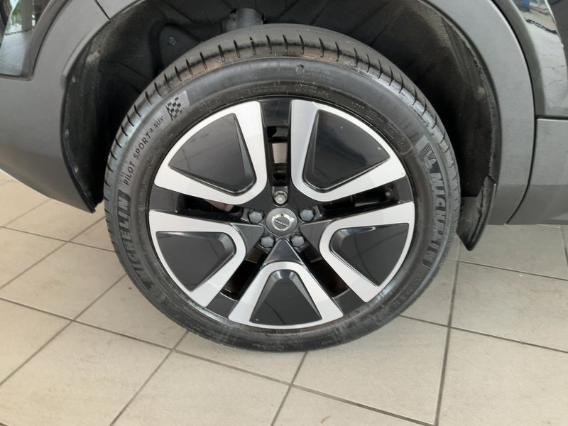 Volvo XC40 2.0 T4 Momentum AWD 2019 – снимка 9