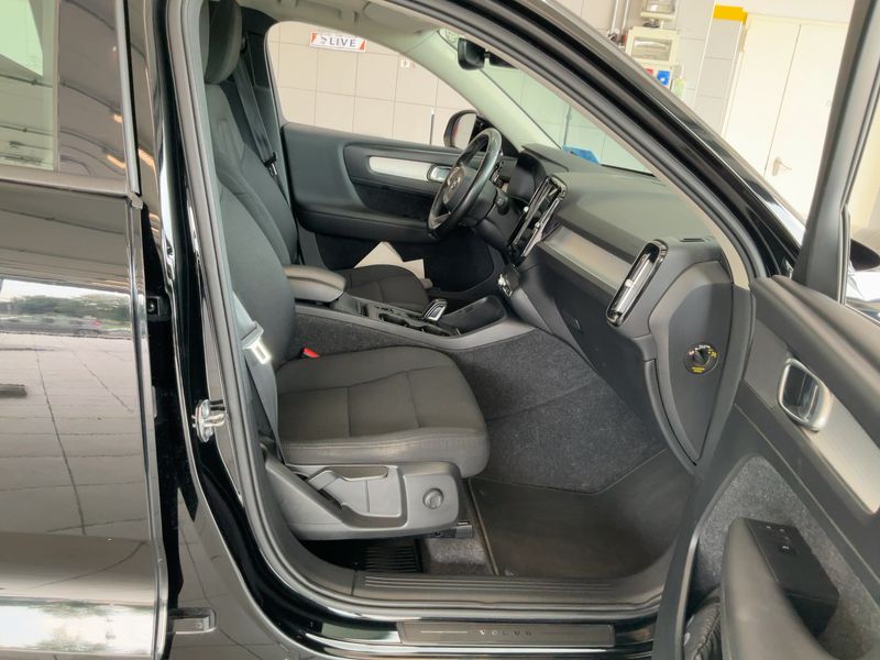 Volvo XC40 2.0 T4 Momentum AWD 2019 – снимка 16