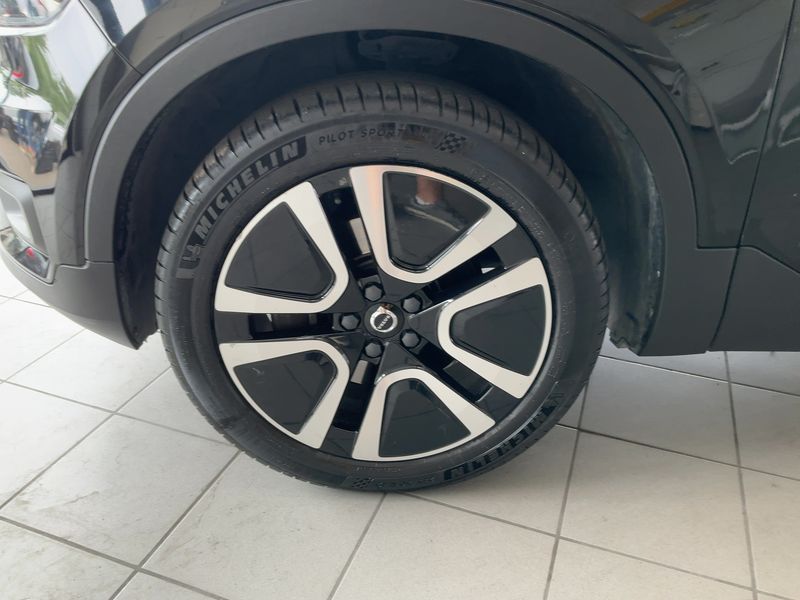 Volvo XC40 2.0 T4 Momentum AWD 2019 – снимка 3