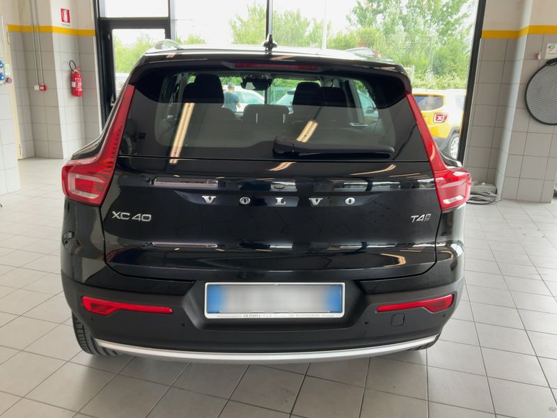 Volvo XC40 2.0 T4 Momentum AWD 2019 – снимка 7