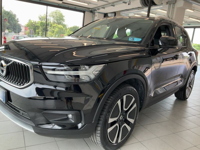 Volvo XC40 2.0 T4 Momentum AWD 2019 – снимка 2