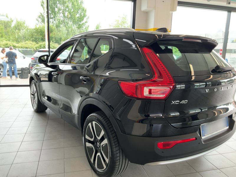 Volvo XC40 2.0 T4 Momentum AWD 2019 – снимка 6