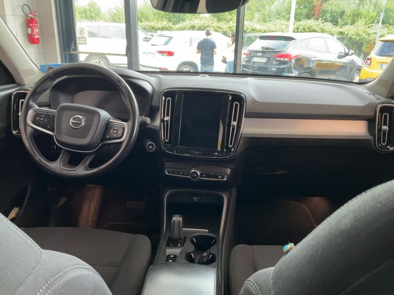 Volvo XC40 2.0 T4 Momentum AWD 2019 – снимка 17