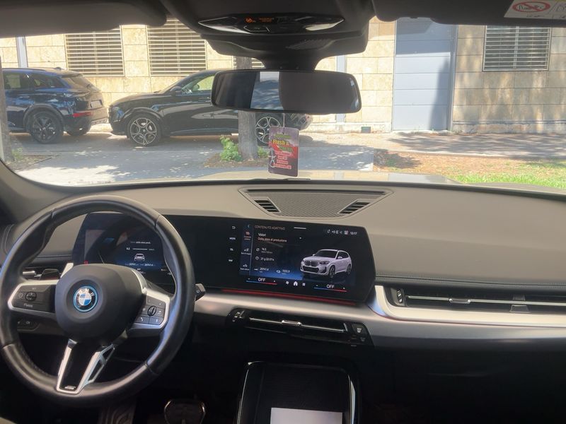 BMW iX1 eDrive 20 M Sport 2025 – снимка 17