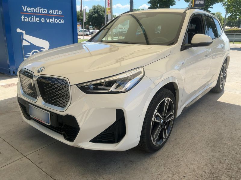BMW iX1 eDrive 20 M Sport 2025 – снимка 2