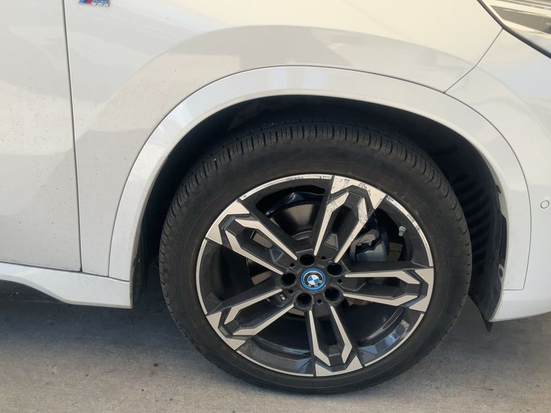 BMW iX1 eDrive 20 M Sport 2025 – снимка 11