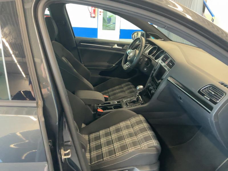 Volkswagen Golf VII 2.0 TDI GTD BlueMotion Tech 2016 – снимка 16