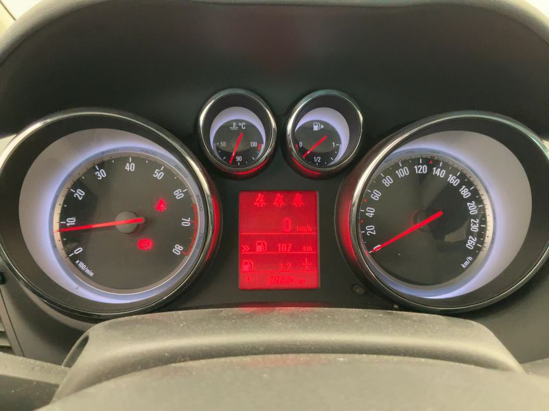 Opel Zafira Tourer 1.4 Turbo Innovation 2013 – снимка 19