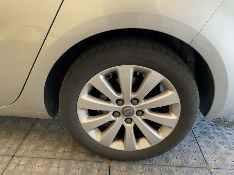 Opel Zafira Tourer 1.4 Turbo Innovation 2013 – снимка 5