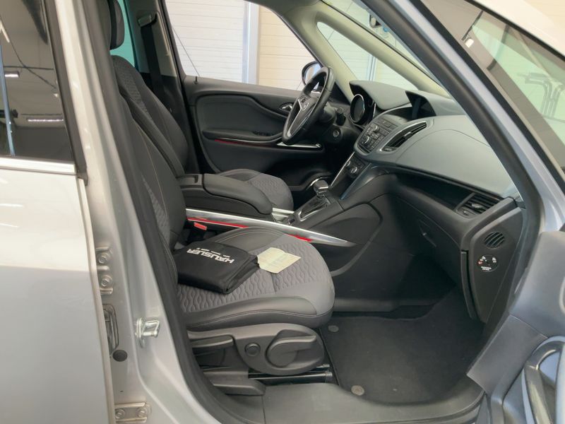 Opel Zafira Tourer 1.4 Turbo Innovation 2013 – снимка 17