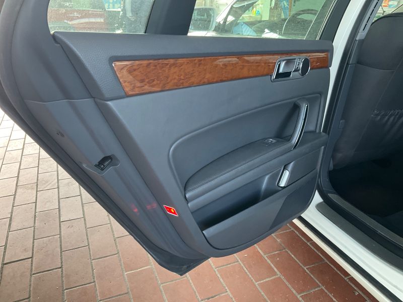 Volkswagen Phaeton 3.6 V6 FSI 4Motion 2014 – снимка 38