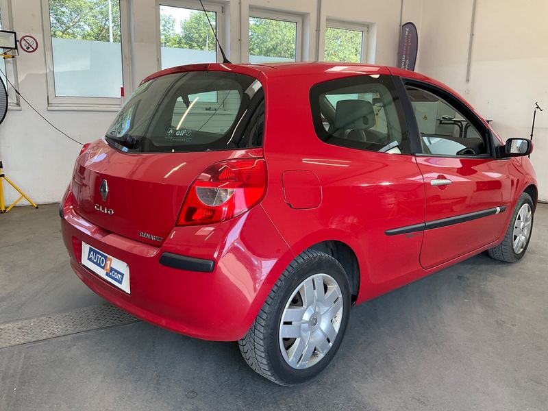 Renault Clio 1.5 dCi Privilege 2006 – снимка 2