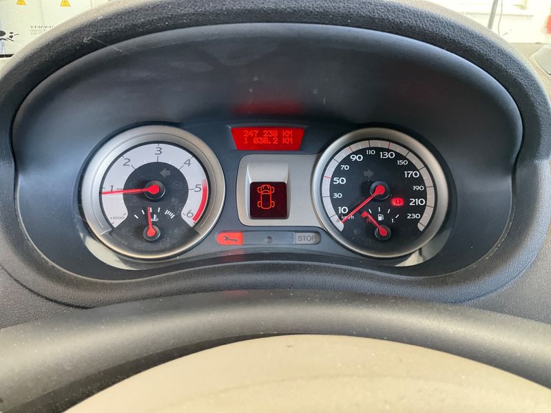 Renault Clio 1.5 dCi Privilege 2006 – снимка 4