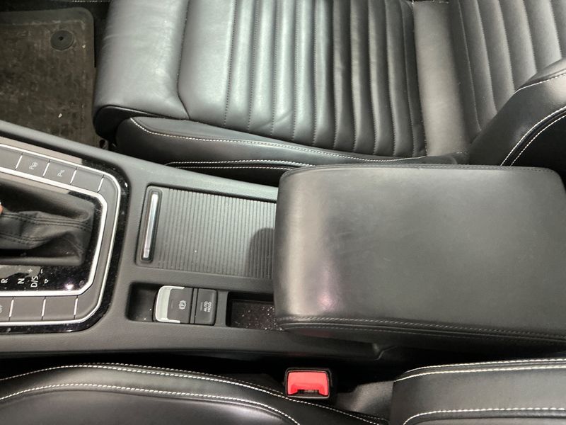 Volkswagen Passat 2.0 TSI Elegance 4Motion 2020 – снимка 22