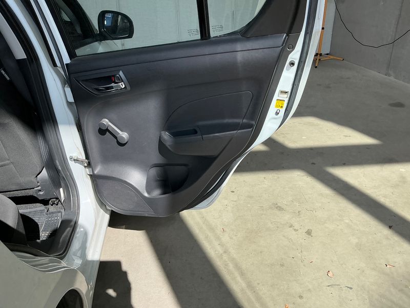 Suzuki Swift 1.2 GL Special 2012 – снимка 40